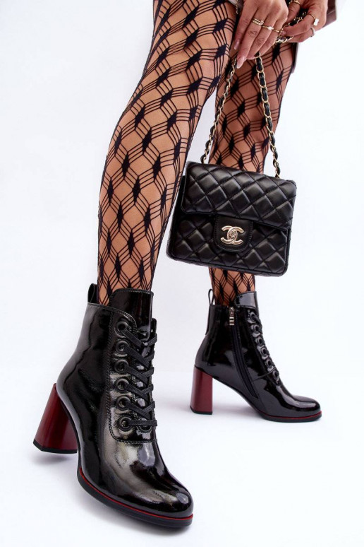 Botines con cordones y tacón efecto charol en negro S.Barski