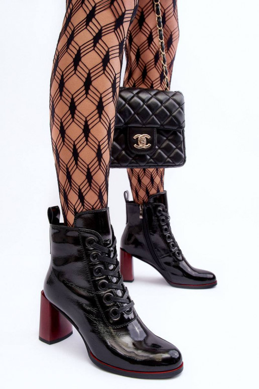Botines con cordones y tacón efecto charol en negro S.Barski