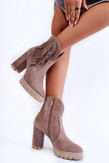 Zapatos de ante con plataforma en color capuchino.