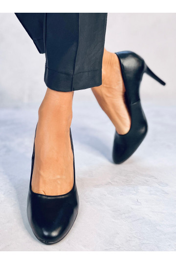 Zapatos clásicos en color negro LINDY BLACK 2