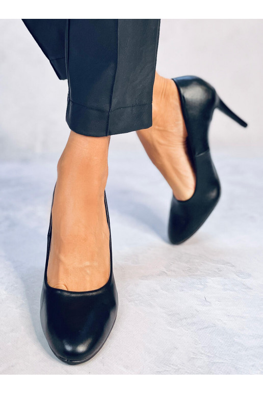 Zapatos clásicos en color negro LINDY BLACK