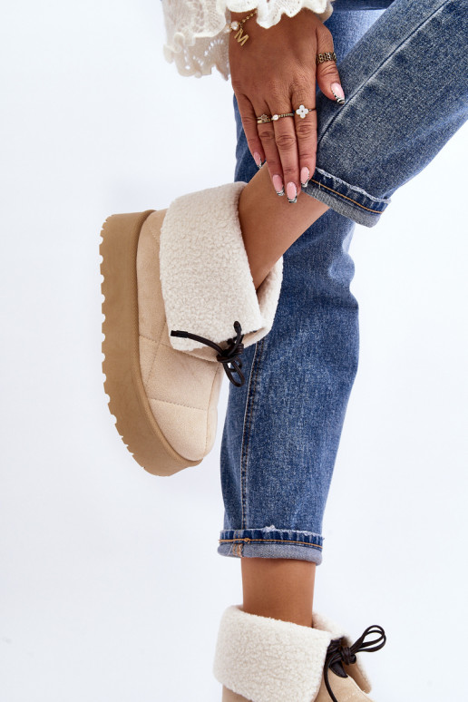 ejemplar de botas de nieve con... ejemplar de botas de nieve con...