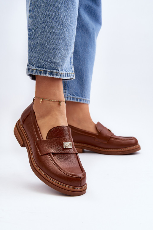 Mocasines marrones para mujer.