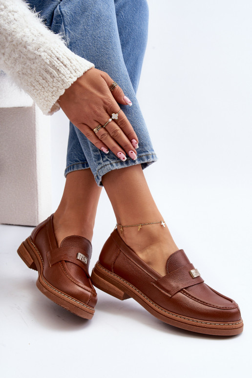 Mocasines marrones para mujer.