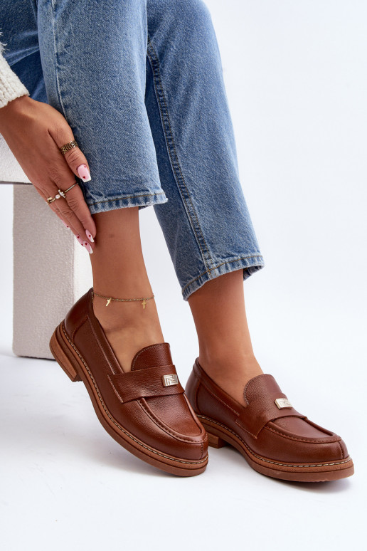 Mocasines marrones para mujer.