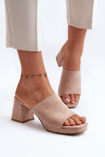 Sandalias con tacón beige...