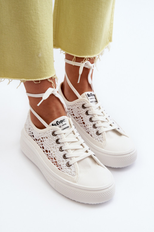 Zapatos de ocio con motivos de encaje en color blanco Lee Cooper