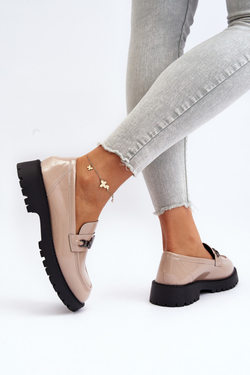Mocasines efecto lacado con tacón ancho beige Ezoma