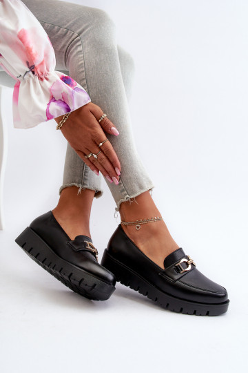 Mocasines de mujer con suela dorada con adornos en color negro Kaldina 2