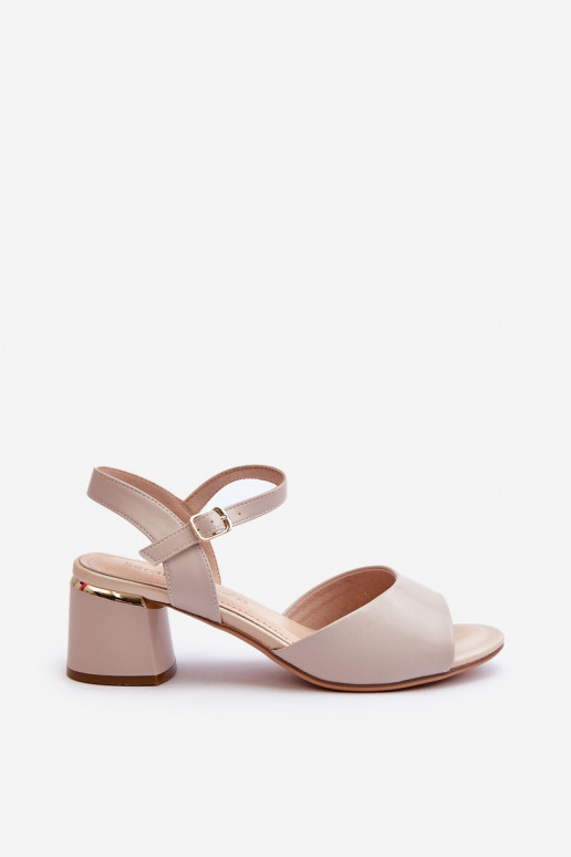 Sandalias de mujer con tacón bajo en... Sandalias de mujer con tacón bajo en...