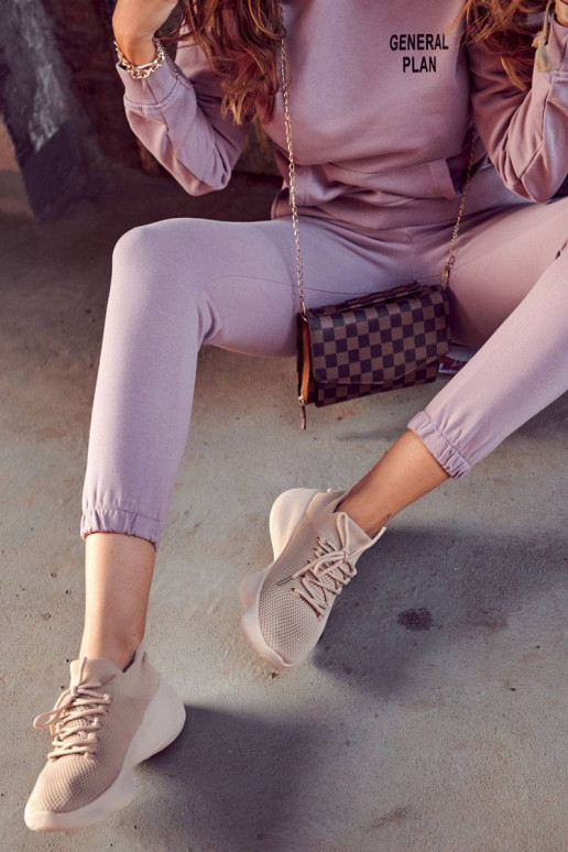 Zapatillas deportivas del modelo de... Zapatillas deportivas del modelo de...