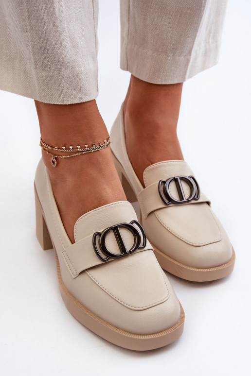 Zapatos de tacón con adornos beige...