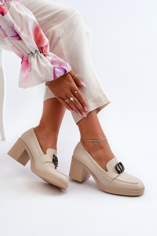 Zapatos de tacón con adornos beige Nedarea