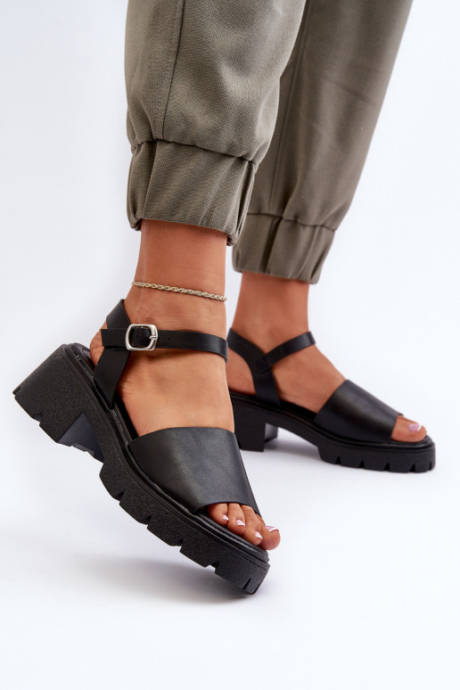 Sandalias de mujer con tacón ancho en color negro Dottiassa
