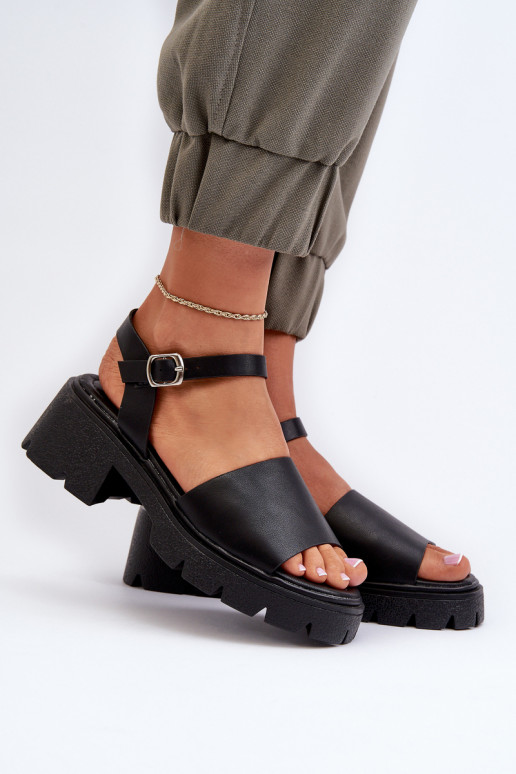 Sandalias de mujer con tacón ancho en color negro Dottiassa