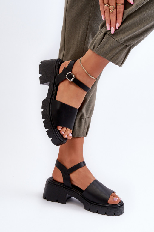 Sandalias de mujer con tacón ancho en color negro Dottiassa