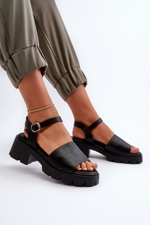 Sandalias de mujer con tacón ancho en color negro Dottiassa