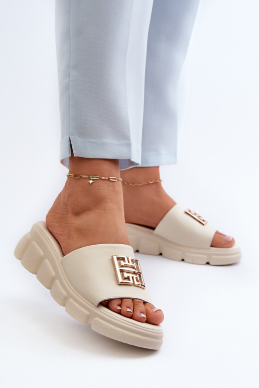 Babuchas Vinceza de piel beige con detalles dorados