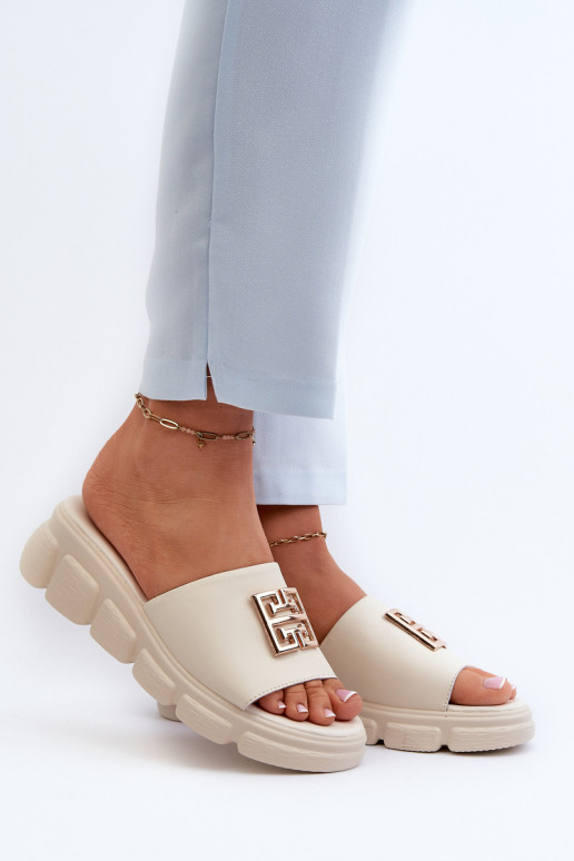 Babuchas Vinceza de piel beige con detalles dorados