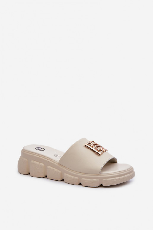 Babuchas Vinceza de piel beige con detalles dorados