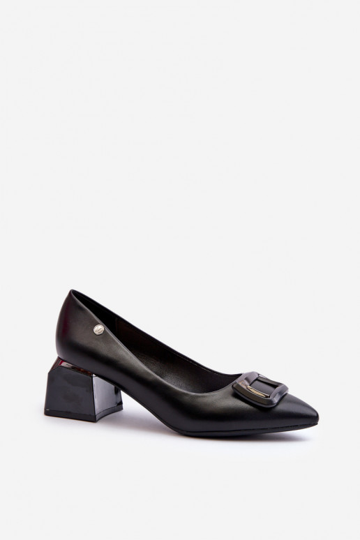 Zapatos de tacón con adornos en color negro Sarala