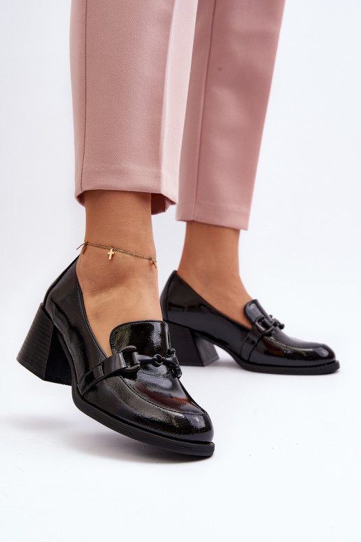 Zapatos lacados con tacón en color...