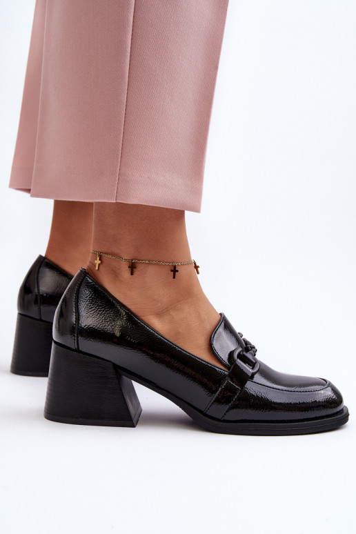 Zapatos lacados con tacón en color...