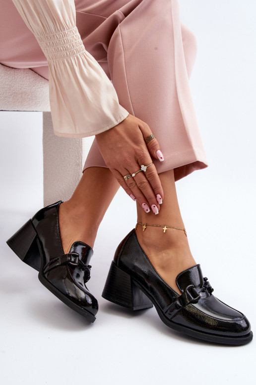 Zapatos lacados con tacón en color...