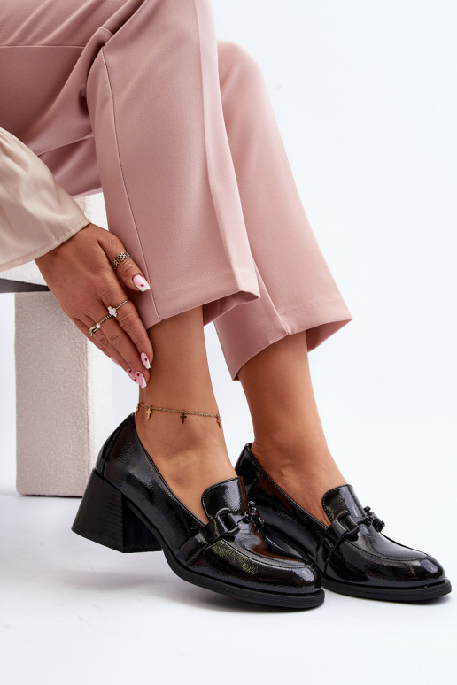 Zapatos lacados con tacón en color...