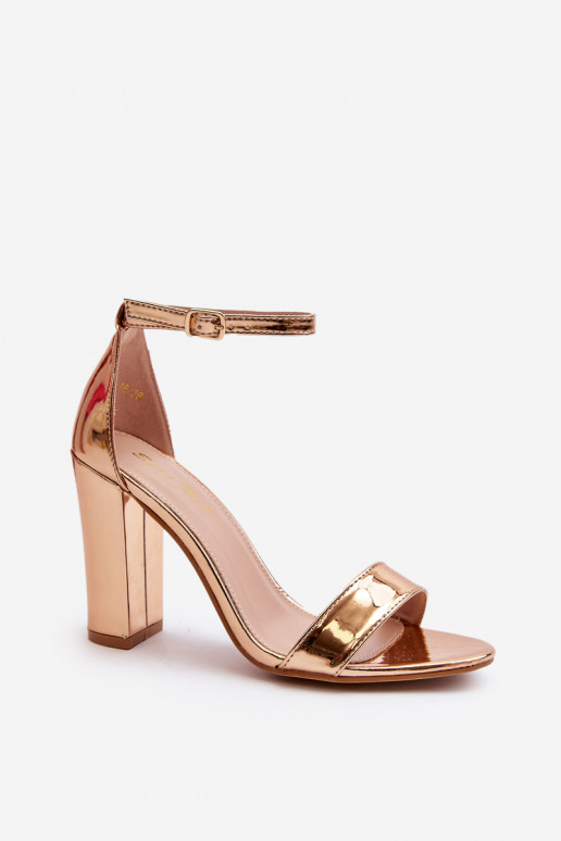 Sandalias con tacón en color oro rosa Thakko