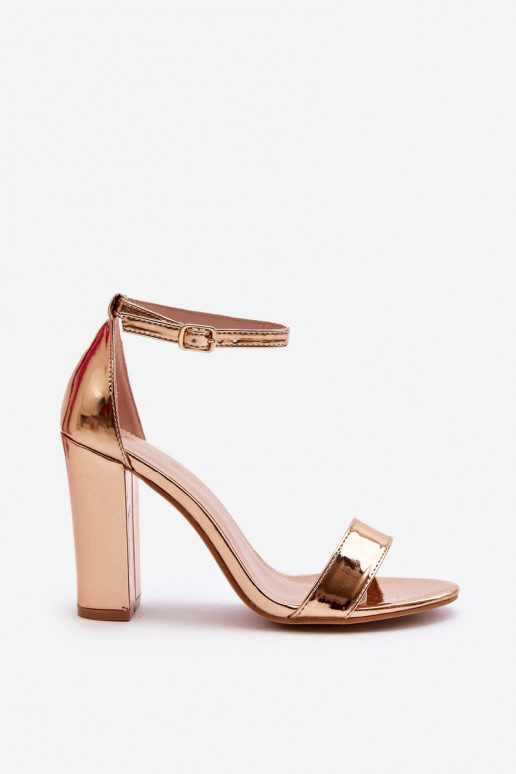 Sandalias con tacón en color oro rosa Thakko