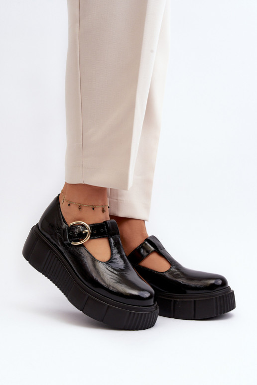 Zapatos con plataforma de charol en... Zapatos con plataforma de charol en...