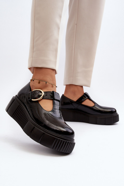 Zapatos con plataforma de charol en... Zapatos con plataforma de charol en...