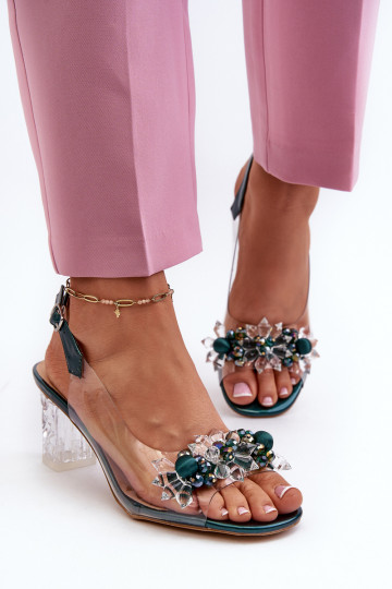 Sandalias transparentes con tacón con bonitos detalles en verde D&A