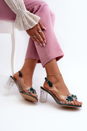 Sandalias transparentes con tacón con bonitos detalles en verde D&A 2