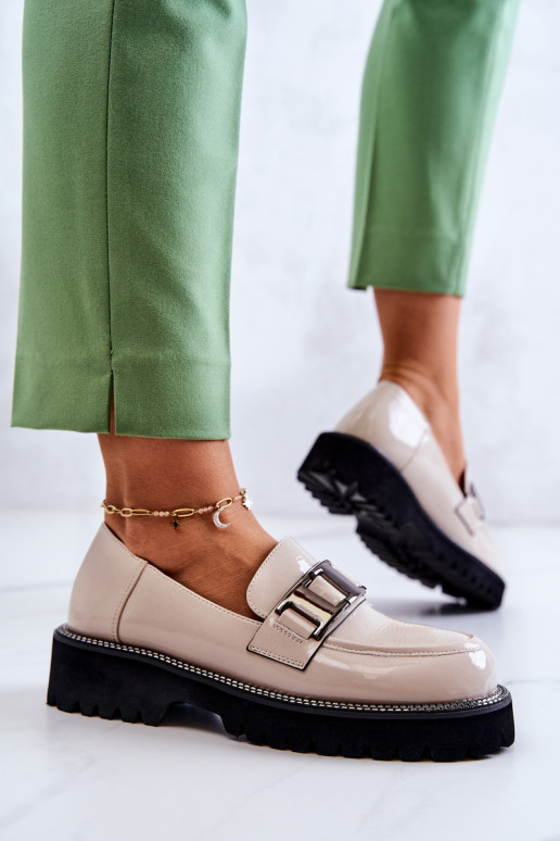 Zapatos con efecto charol en marfil...