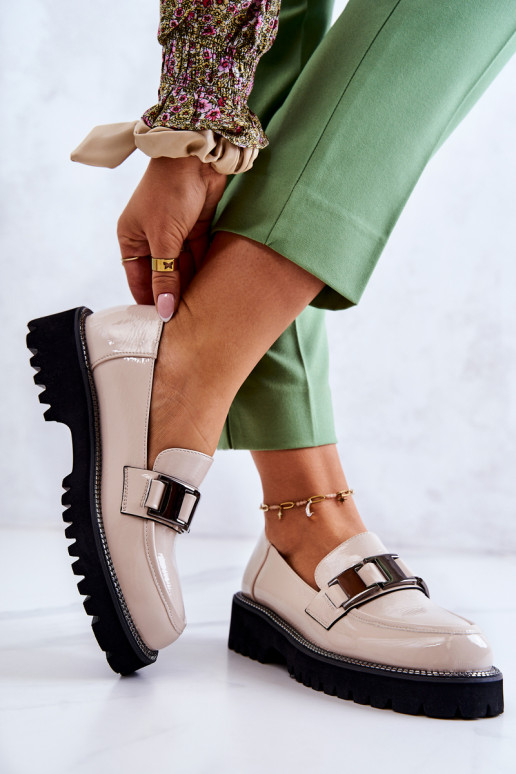 Zapatos con efecto charol en marfil...