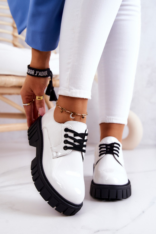Zapatos de moda con efecto lacado La.Fi color blanco Hallie