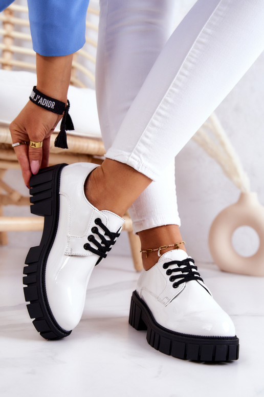 Zapatos de moda con efecto lacado La.Fi color blanco Hallie