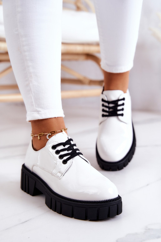 Zapatos de moda con efecto lacado La.Fi color blanco Hallie