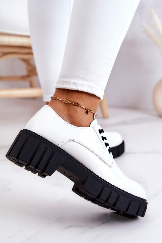 Zapatos de moda con efecto lacado La.Fi color blanco Hallie