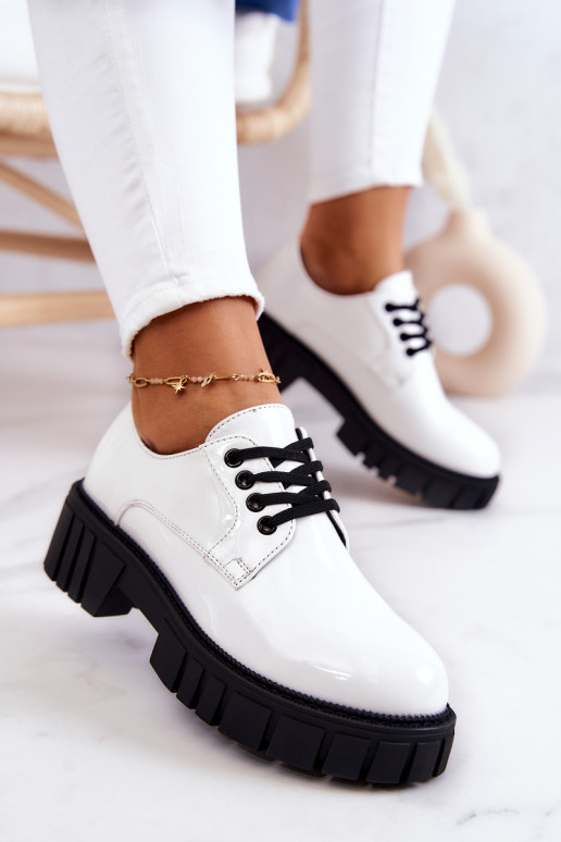 Zapatos de moda con efecto lacado La.Fi color blanco Hallie