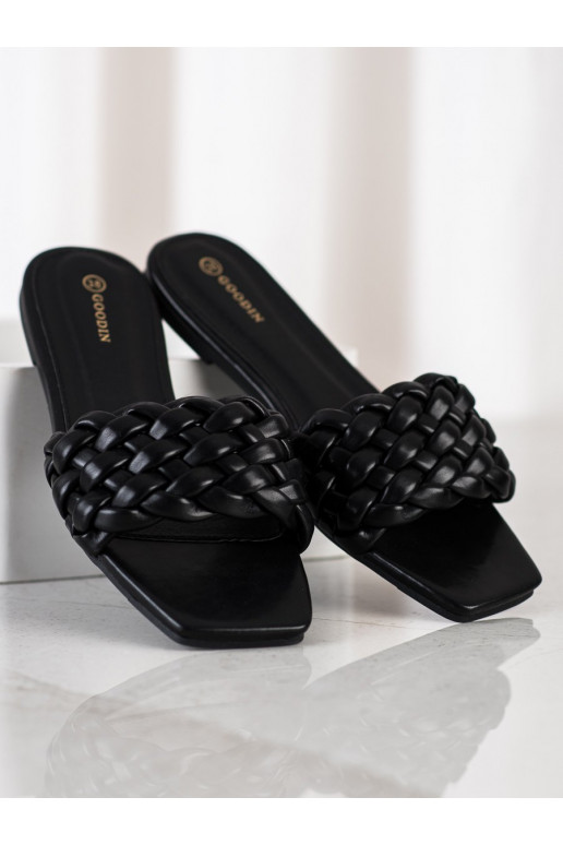 Zapatillas de cuero ecológico.