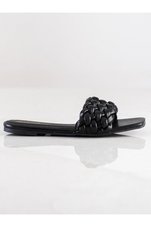 Zapatillas de cuero ecológico.