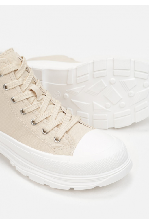 Zapatos de ocio con suela beige.