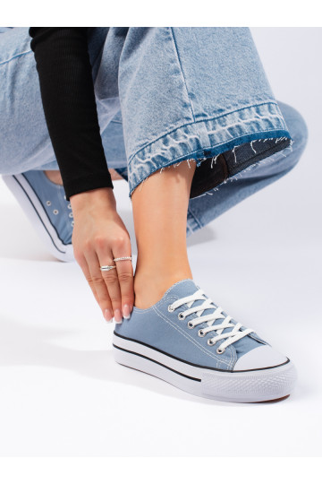 Zapatos de mujer celestes. 2