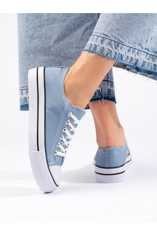 Zapatos de mujer celestes.