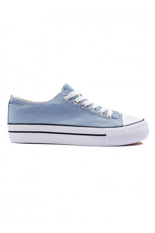 Zapatos de mujer celestes.