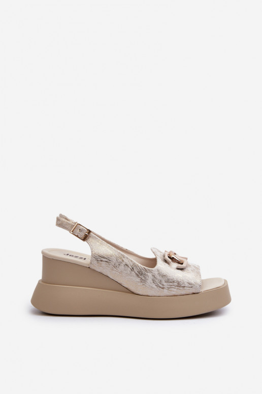 Sandalias de mujer con plataforma y adornos en color dorado Janesca