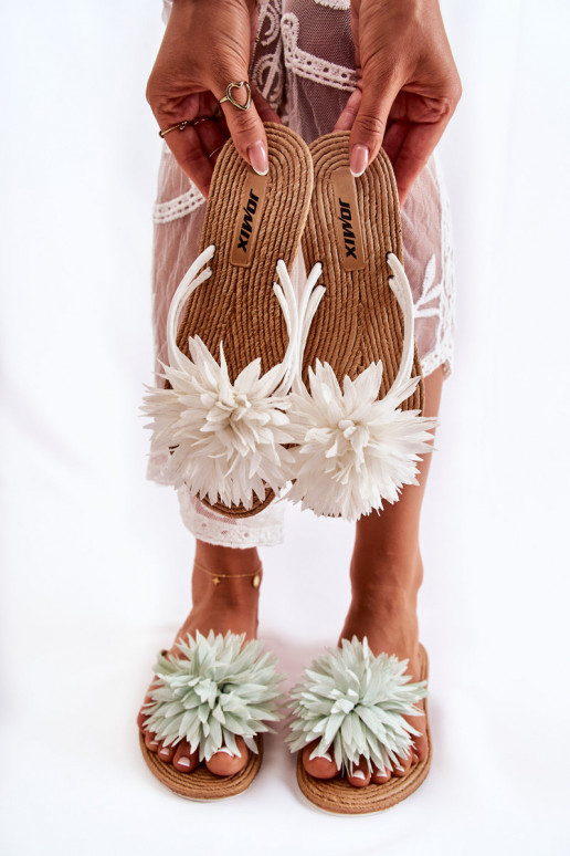 Pantuflas ligeras en color blanco de Eviana.